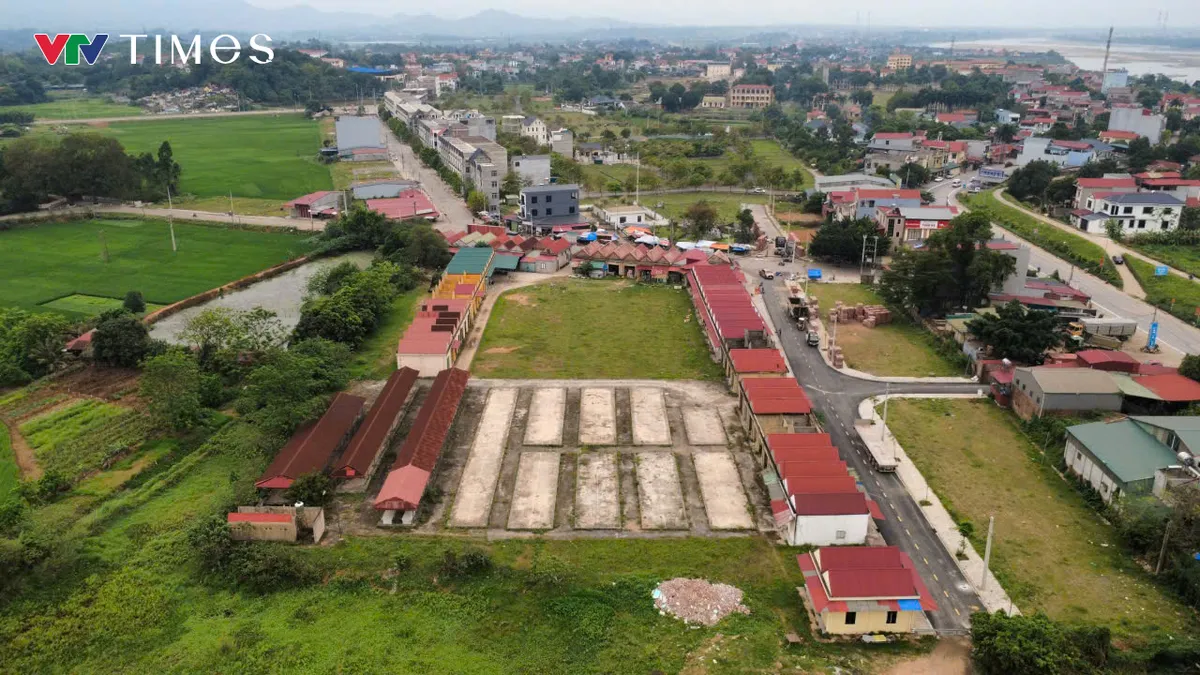 Phú Thọ: Chợ đầu tư tiền tỷ xây dựng gần 20 năm bỏ hoang - Ảnh 2.