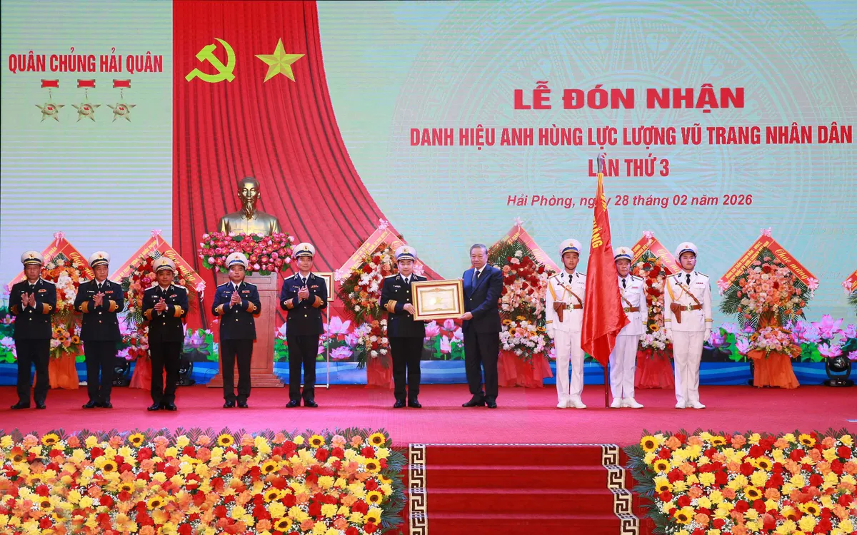 Tổng Bí thư, Chủ tịch nước Tô Lâm trao danh hiệu Anh hùng Lực lượng vũ trang nhân dân lần 3 tặng Quân chủng Hải quân.