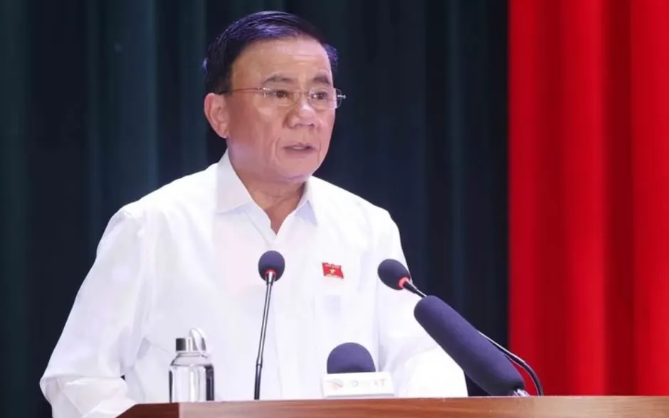 Đồng chí Trần Cẩm Tú, Ủy viên Bộ Chính trị, Thường trực Ban Bí thư phát biểu tại buổi tiếp xúc cử tri - Ảnh: TTXVN