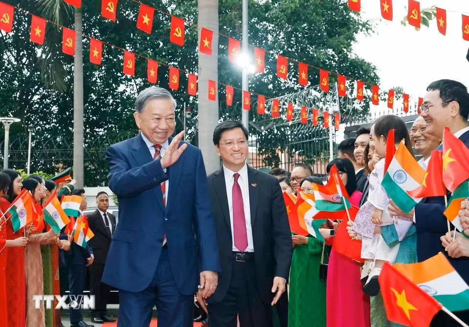 Tổng B&iacute; thư, Chủ tịch nước T&ocirc; L&acirc;m gặp gỡ cộng đồng người Việt Nam tại Ấn Độ - Ảnh 1.
