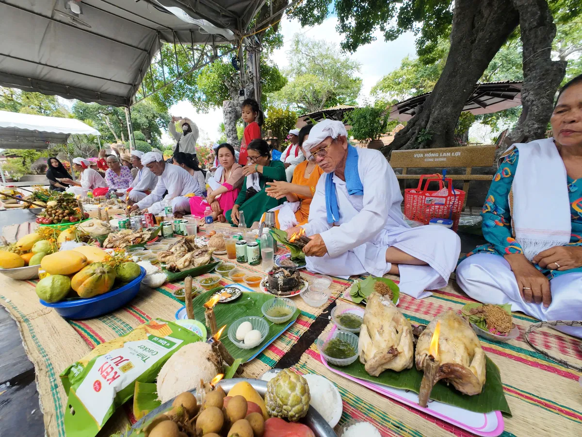 Lễ hội Th&aacute;p B&agrave; P&ocirc; Nagar thu h&uacute;t đ&ocirc;ng đảo người d&acirc;n hướng về Mẹ xứ sở- Ảnh 2.