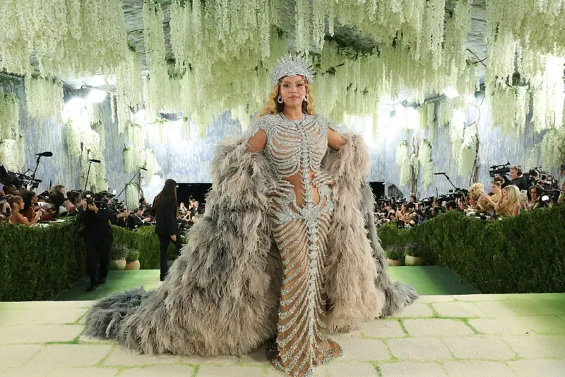 Nh&igrave;n lại Met Gala 2026: D&agrave;n sao diễn giải thời trang như nghệ thuật - Ảnh 2.