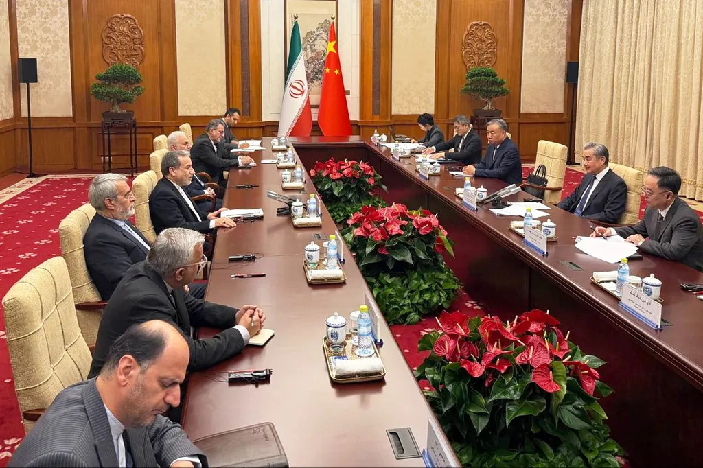Ngoại trưởng Trung Quốc - Iran hội đ&agrave;m tại Bắc Kinh - Ảnh 2.