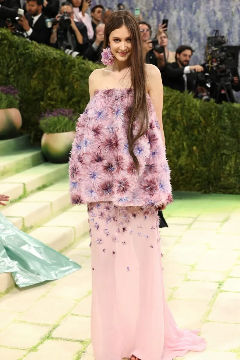Những c&ocirc; g&aacute;i tuổi teen ph&aacute; vỡ quy tắc Met Gala - Ảnh 2.