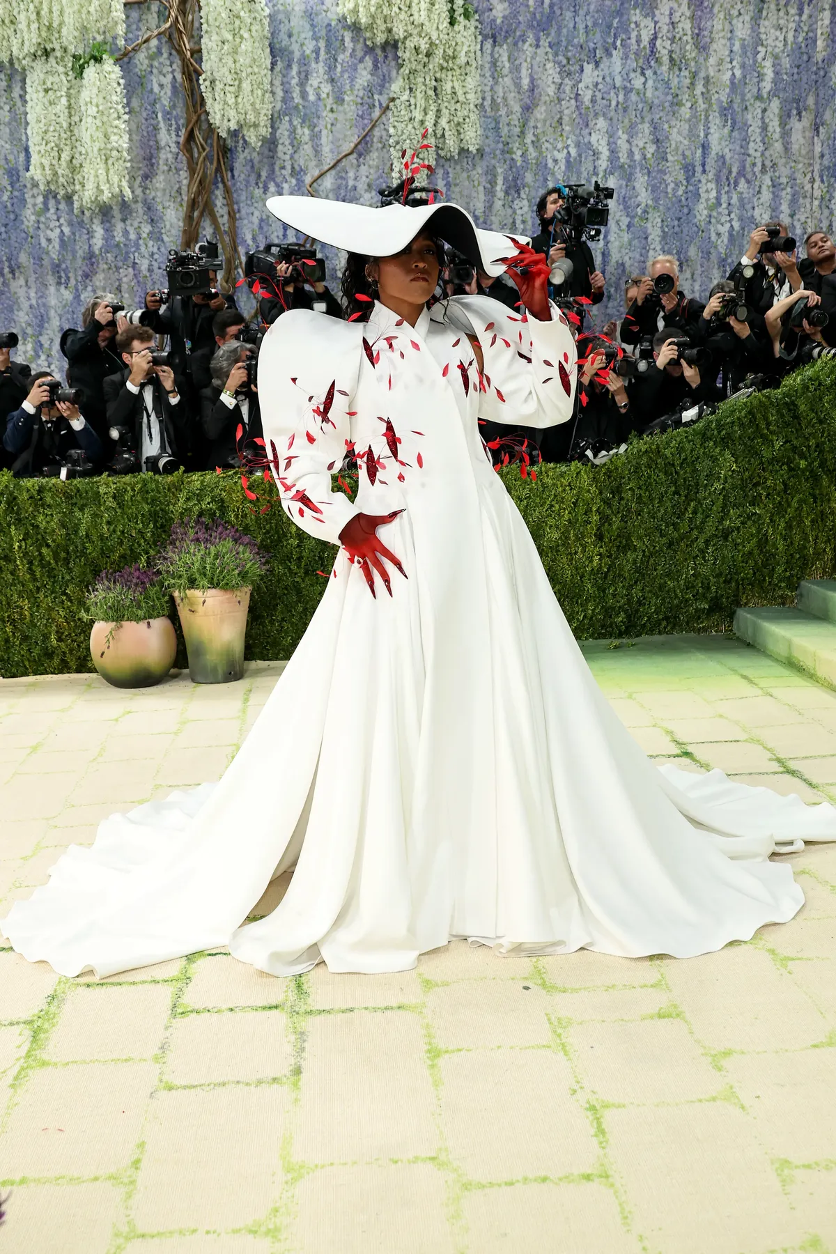 Nh&igrave;n lại Met Gala 2026: D&agrave;n sao diễn giải thời trang như nghệ thuật - Ảnh 7.