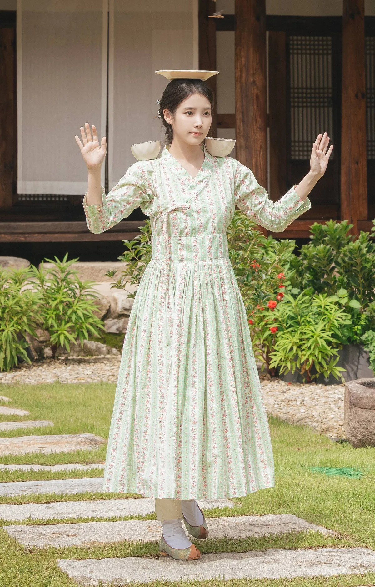 H&eacute; lộ b&iacute; quyết tạo n&ecirc;n phong c&aacute;ch ho&agrave;ng gia trong &ldquo;Phu nh&acirc;n đại qu&acirc;n thế kỷ 21&rdquo; - Ảnh 4.