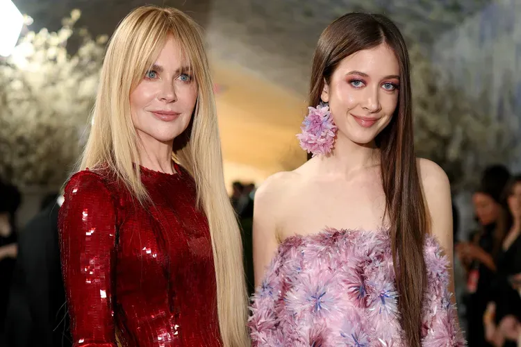 Những c&ocirc; g&aacute;i tuổi teen ph&aacute; vỡ quy tắc Met Gala - Ảnh 1.