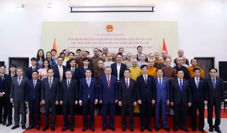 Tổng B&iacute; thư, Chủ tịch nước gặp gỡ kiều b&agrave;o Việt Nam tại Ấn Độ- Ảnh 1.