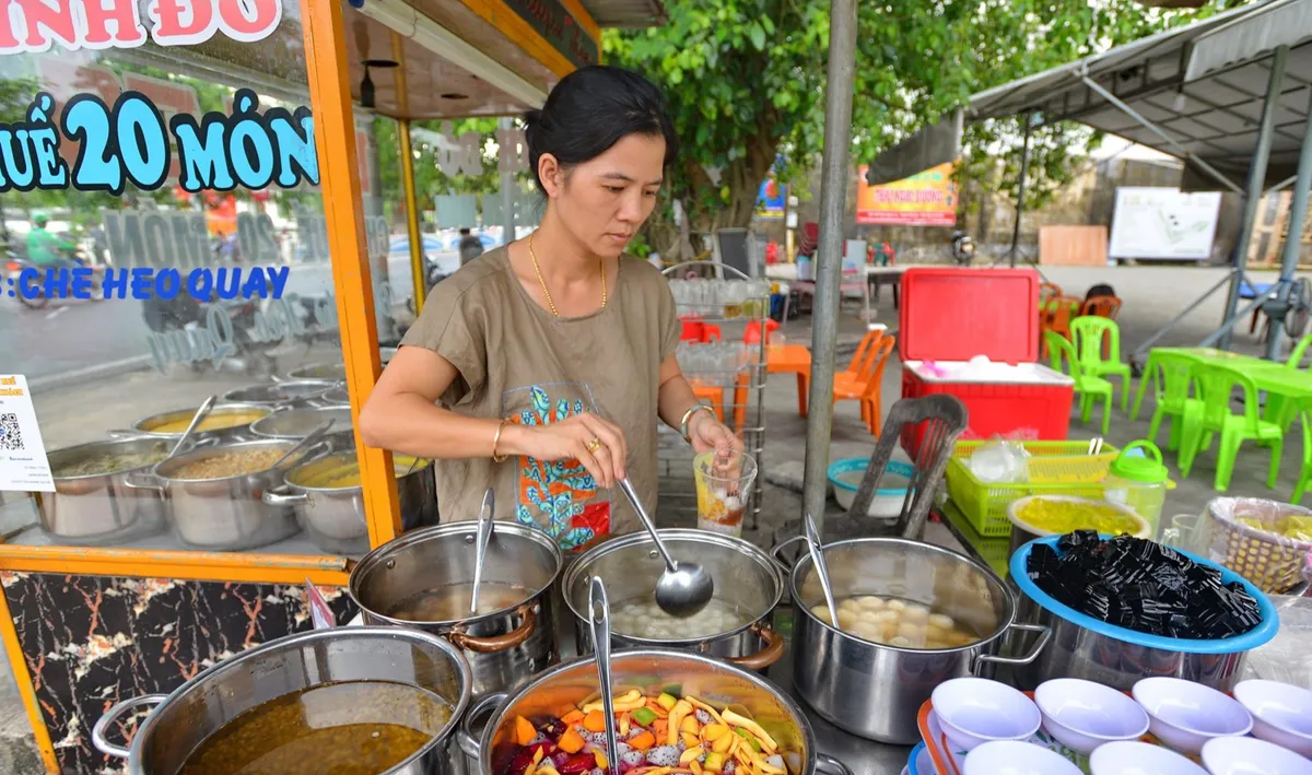 Văn h&oacute;a ẩm thực đường phố: Linh hồn du lịch của c&aacute;c đ&ocirc; thị Việt Nam- Ảnh 2.