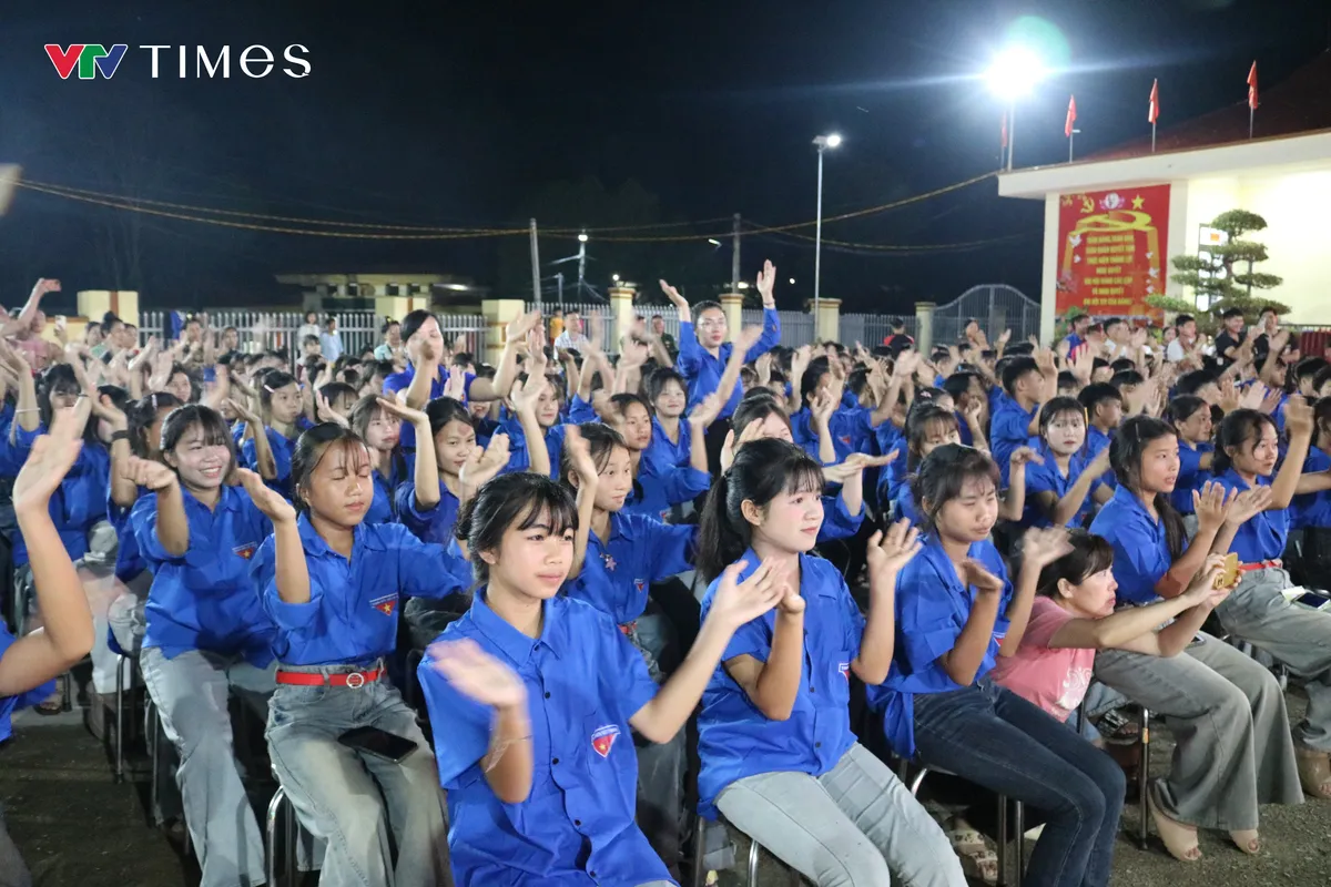 &Acirc;m vang th&aacute;ng Năm nơi bi&ecirc;n cương Mường Pồn - Ảnh 11.