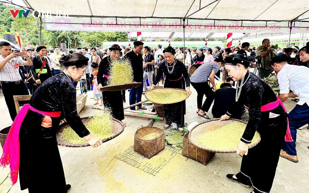 Cốm - tinh hoa ẩm thực của dân tộc Tày góp phần quảng bá rộng rãi văn hóa truyền thống tại xã Thuận Hòa.