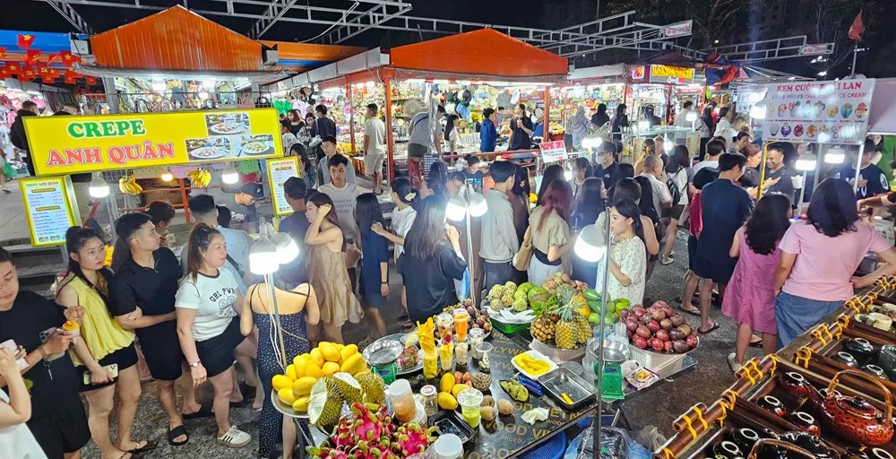 Chợ đ&ecirc;m Sơn Tr&agrave; h&uacute;t h&agrave;ng ngh&igrave;n du kh&aacute;ch mỗi tối, th&agrave;nh điểm hẹn s&ocirc;i động b&ecirc;n s&ocirc;ng H&agrave;n- Ảnh 3.