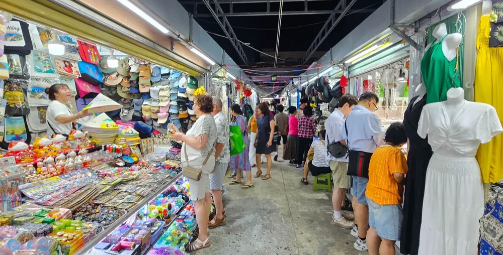 Chợ đ&ecirc;m Sơn Tr&agrave; h&uacute;t h&agrave;ng ngh&igrave;n du kh&aacute;ch mỗi tối, th&agrave;nh điểm hẹn s&ocirc;i động b&ecirc;n s&ocirc;ng H&agrave;n- Ảnh 4.