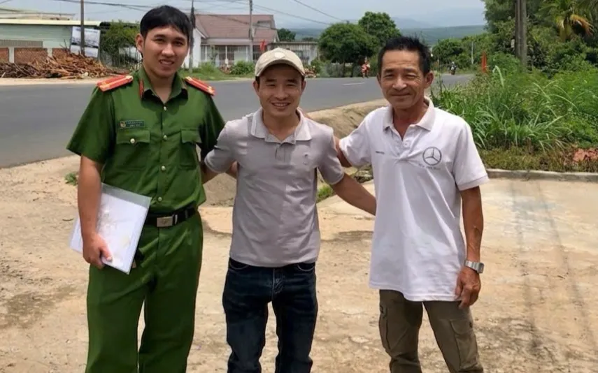Công an xã Đăk Tô hỗ trợ công dân đoàn tụ với gia đình sau hơn 34 năm thất lạc.