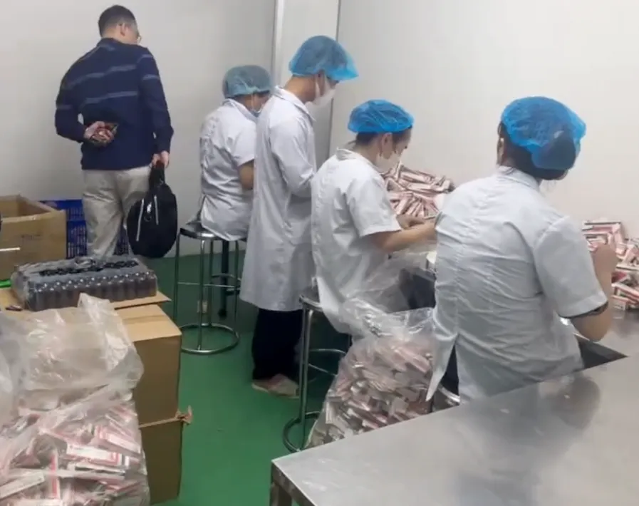 Triệt ph&aacute; cơ sở sản xuất h&agrave;ng giả quy m&ocirc; lớn n&uacute;p b&oacute;ng doanh nghiệp ở Hải Ph&ograve;ng- Ảnh 1.