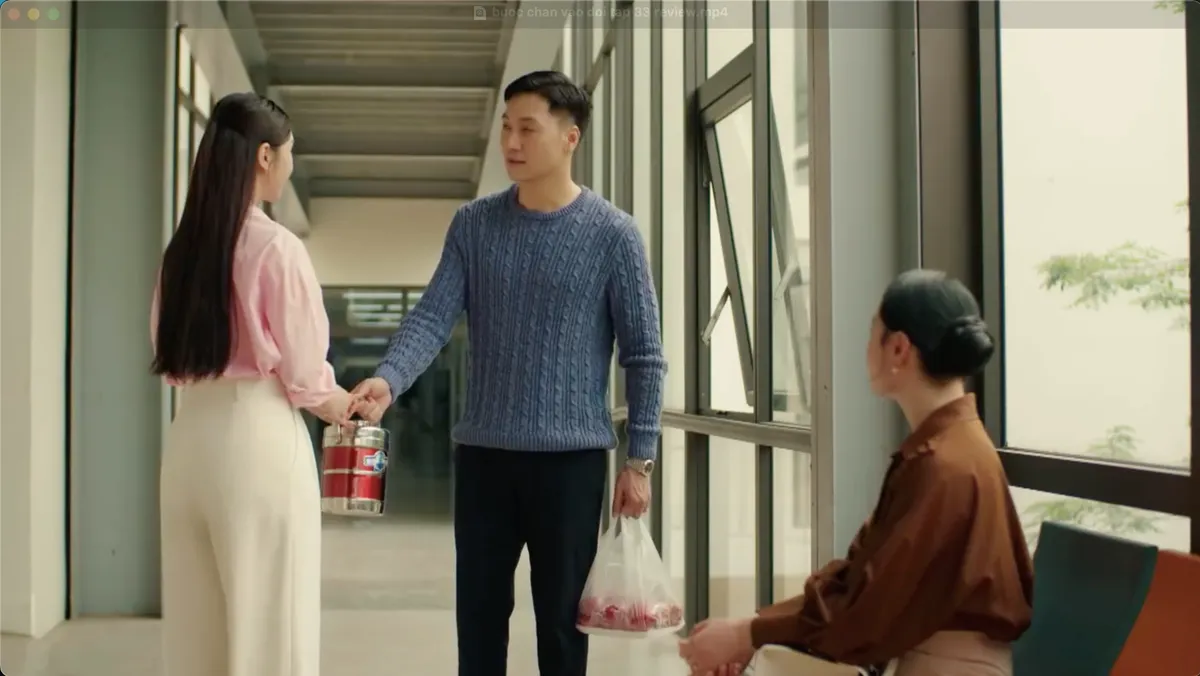 Bước ch&acirc;n v&agrave;o đời - Tập 33: B&agrave; Dung tha thiết muốn nối lại t&igrave;nh xưa cho Qu&acirc;n v&agrave; Thương - Ảnh 2.