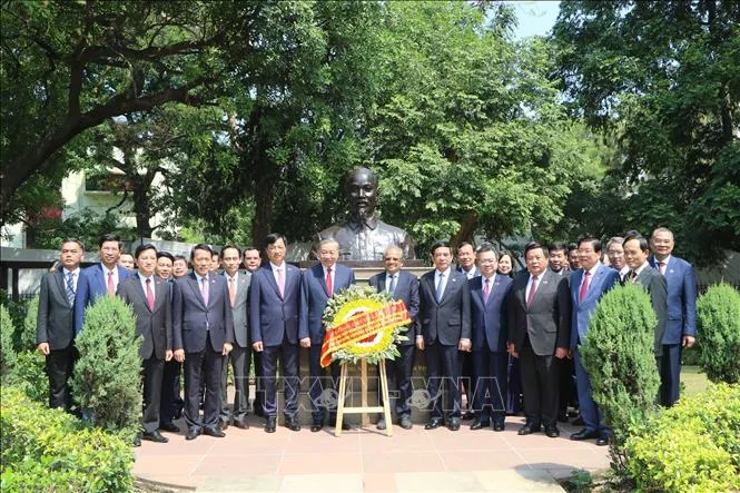 Tổng B&iacute; thư, Chủ tịch nước T&ocirc; L&acirc;m đặt v&ograve;ng hoa tại Khu tưởng niệm Mahatma Gandhi v&agrave; Tượng Chủ tịch Hồ Ch&iacute; Minh - Ảnh 3.