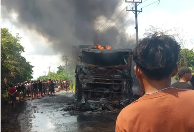 Xe bus v&agrave; xe bồn va chạm ở Indonesia, &iacute;t nhất 16 người thiệt mạng- Ảnh 2.