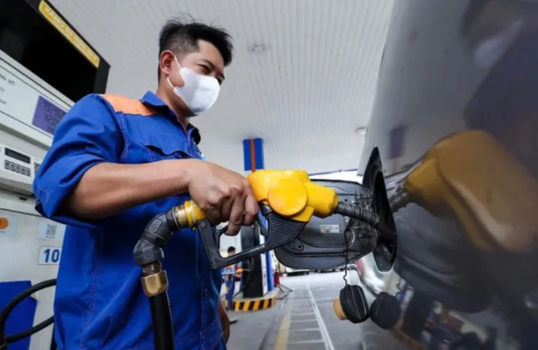 Gi&aacute; dầu diesel giảm mạnh gần 700 đồng/l&iacute;t trong kỳ điều h&agrave;nh ng&agrave;y 7/5- Ảnh 1.