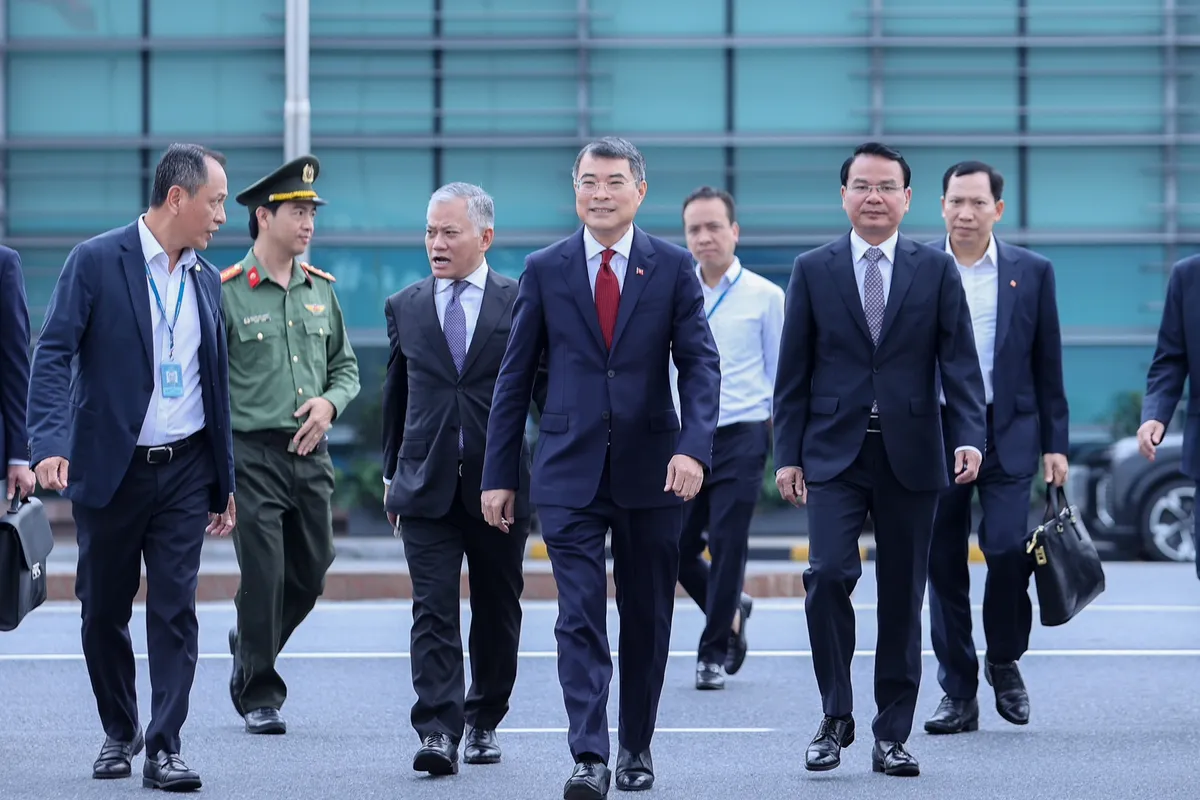 Thủ tướng Lê Minh Hưng lên đường dự Hội nghị Cấp cao ASEAN 48 tại Philippines- Ảnh 1. Thủ tướng Lê Minh Hưng lên đường dự Hội nghị Cấp cao ASEAN 48 tại Philippines- Ảnh 1.