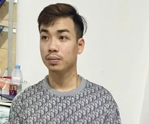 Khởi tố người đ&agrave;n &ocirc;ng li&ecirc;n quan vụ b&eacute; g&aacute;i 4 tuổi tử vong do bị bạo h&agrave;nh ở H&agrave; Nội- Ảnh 1.