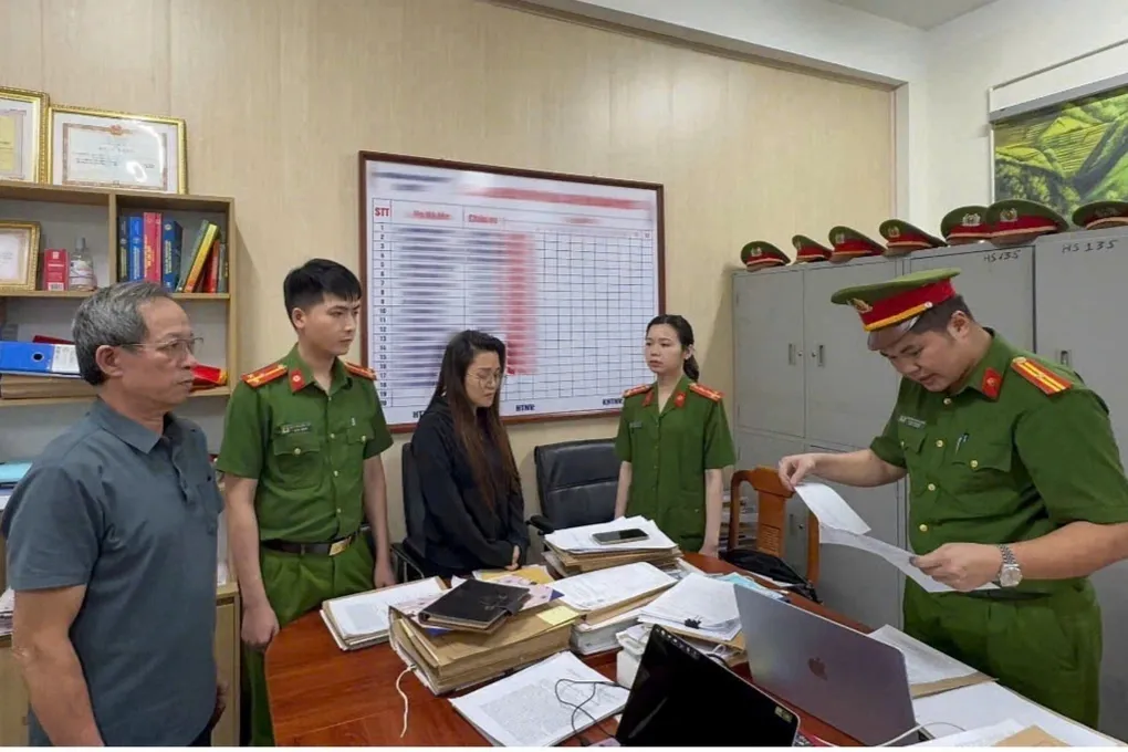 Khởi tố nữ quản l&yacute; cửa h&agrave;ng ở Hưng Y&ecirc;n v&igrave; c&aacute;o buộc tham &ocirc; t&agrave;i sản- Ảnh 1.