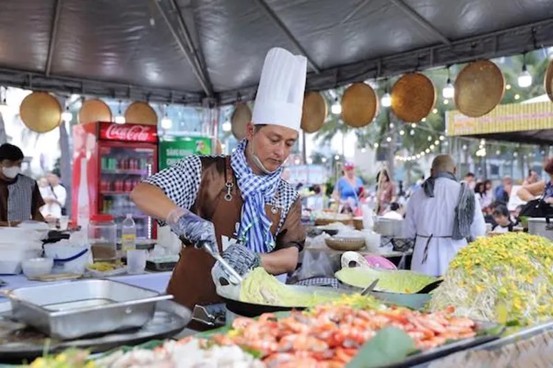 Đ&agrave; Nẵng tổ chức đại tiệc ẩm thực b&ecirc;n biển với hơn 70 g&aacute;nh h&agrave;ng đường phố- Ảnh 1.