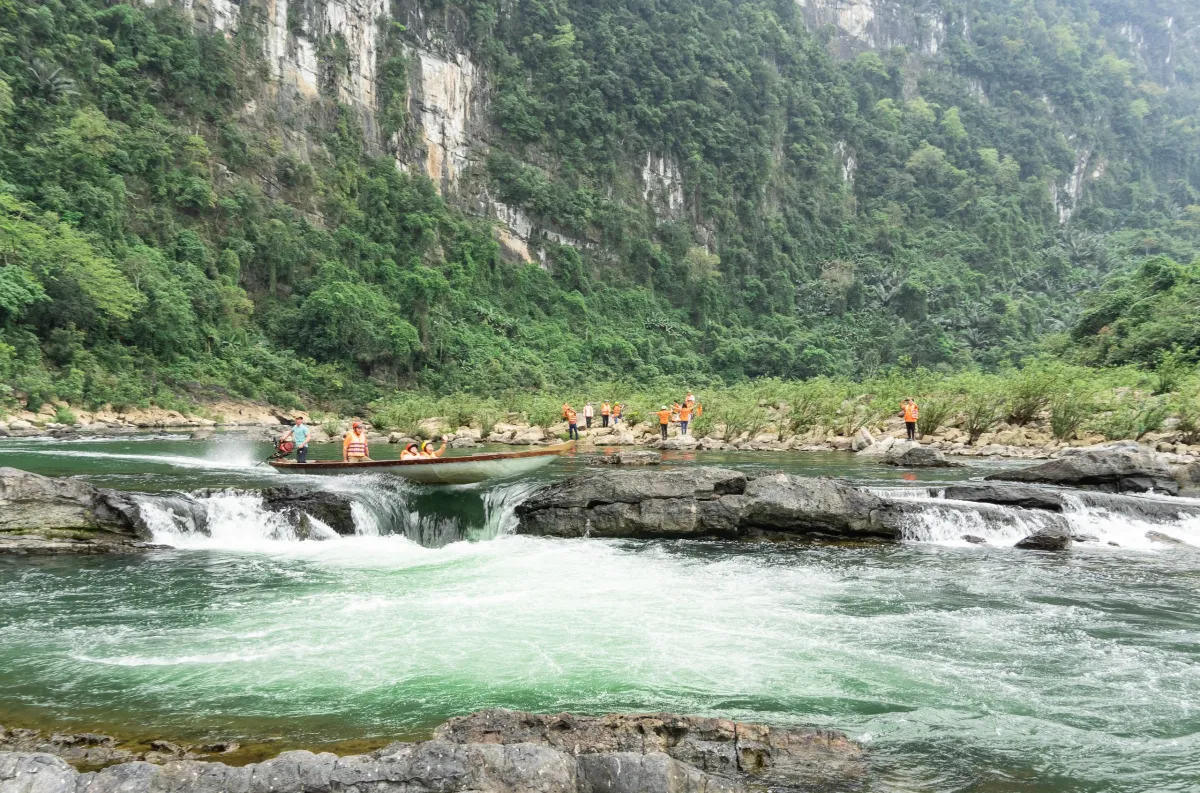 Ch&egrave;o thuyền, tắm th&aacute;c T&agrave; Puồng giữa đại ng&agrave;n Trường Sơn- Ảnh 2.