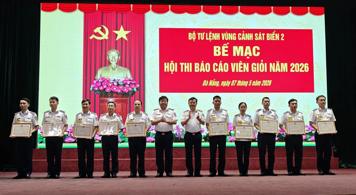 V&ugrave;ng Cảnh s&aacute;t biển 2 vinh danh c&aacute;c t&aacute;c phẩm xuất sắc trong Cuộc thi ch&iacute;nh luận về bảo vệ nền tảng tư tưởng của Đảng- Ảnh 4.