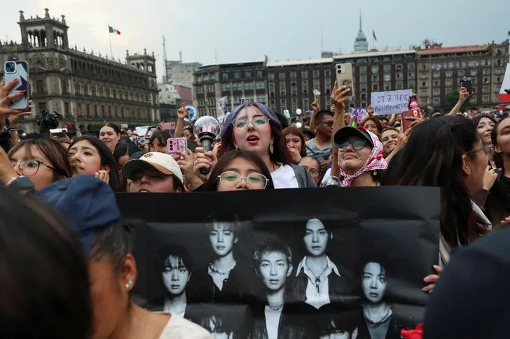 BTS gặp Tổng thống Mexico trước chuỗi concert tại Mexico City - Ảnh 4.