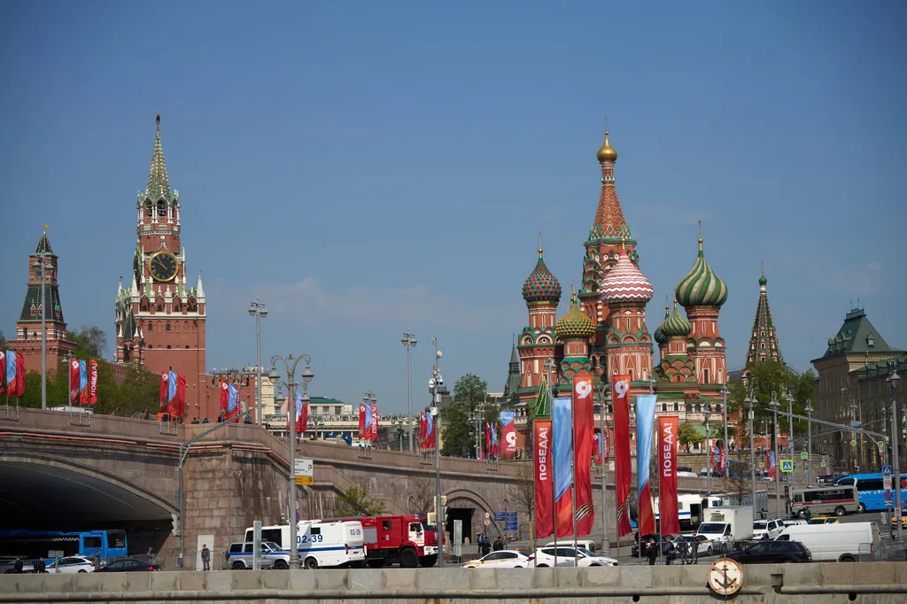 Nga bắn hạ h&agrave;ng chục UAV hướng về thủ đ&ocirc; Moscow- Ảnh 1.