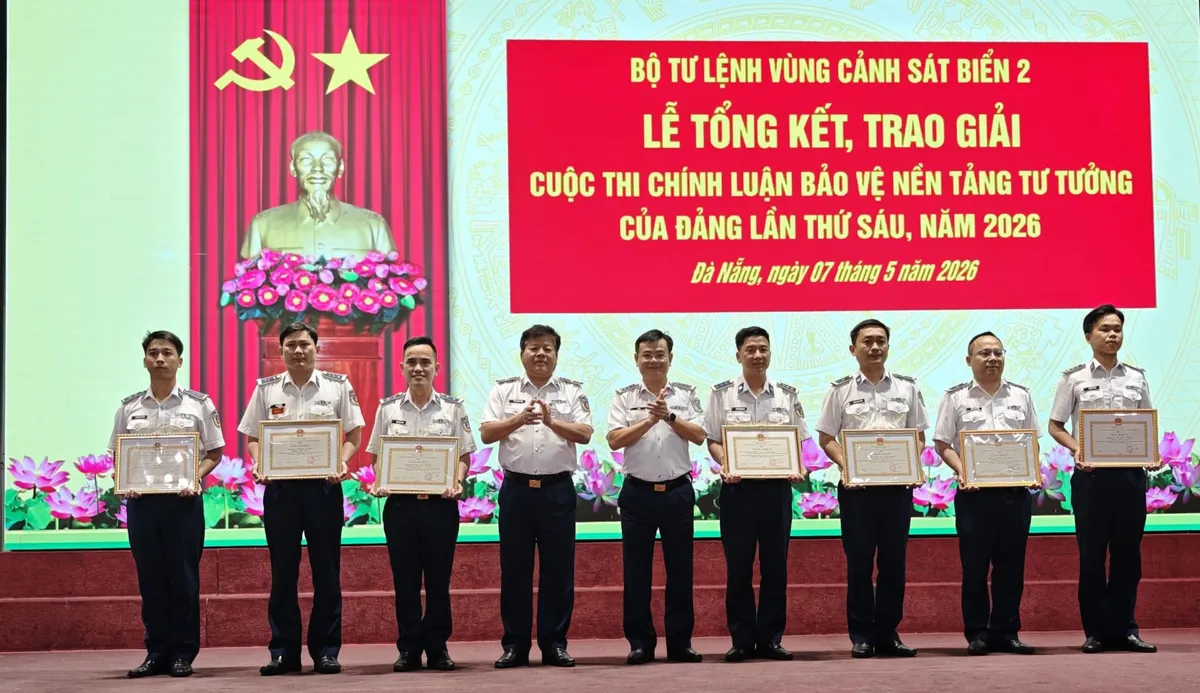 V&ugrave;ng Cảnh s&aacute;t biển 2 vinh danh c&aacute;c t&aacute;c phẩm xuất sắc trong Cuộc thi ch&iacute;nh luận về bảo vệ nền tảng tư tưởng của Đảng- Ảnh 3.