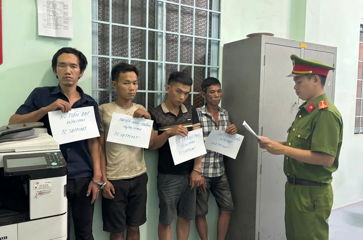 Li&ecirc;n tiếp triệt ph&aacute; c&aacute;c vụ ma t&uacute;y, siết chặt &ldquo;l&aacute; chắn&rdquo; an ninh từ cơ sở - Ảnh 1.