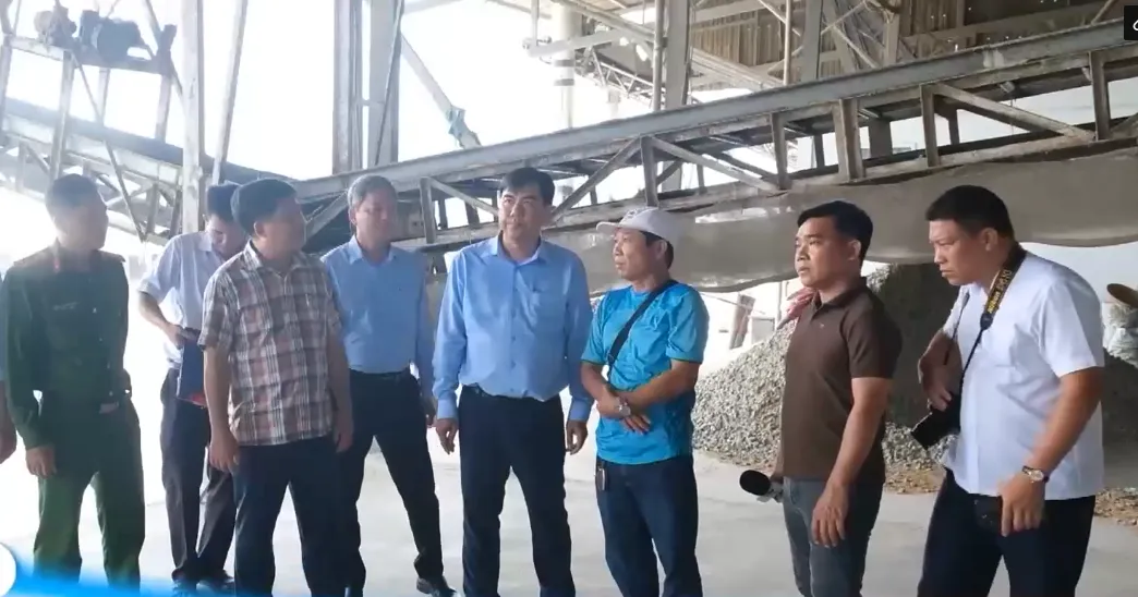 Cần Thơ: Kiểm tra nh&agrave; m&aacute;y xay x&aacute;t l&uacute;a, y&ecirc;u cầu khắc phục sau phản &aacute;nh &ocirc; nhiễm - Ảnh 3.