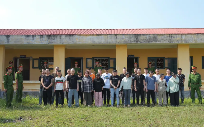 Các đối tượng trong đường dây bị bắt giữ