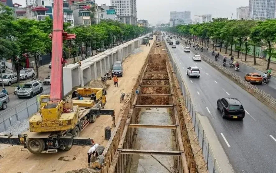 B&iacute; thư Th&agrave;nh ủy H&agrave; Nội: "Hiện thực h&oacute;a Luật Thủ đ&ocirc;, th&aacute;o gỡ điểm nghẽn để bứt ph&aacute;" - Ảnh 1.