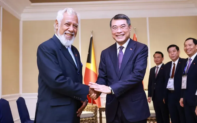 Thủ tướng Lê Minh Hưng gặp Thủ tướng Timor-Leste Xanana Gusmão. (Ảnh: TTXVN)