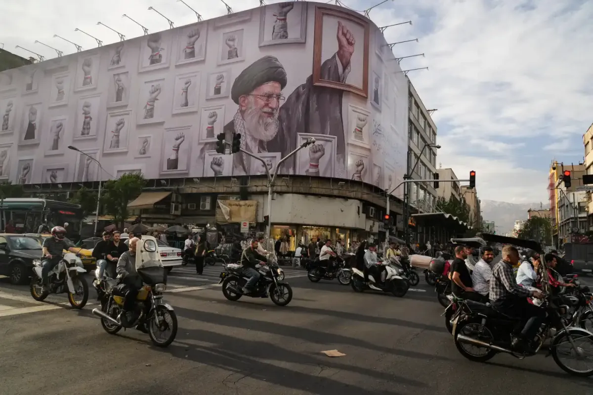 Iran lập cơ quan kiểm so&aacute;t t&agrave;u qua eo biển Hormuz- Ảnh 2.