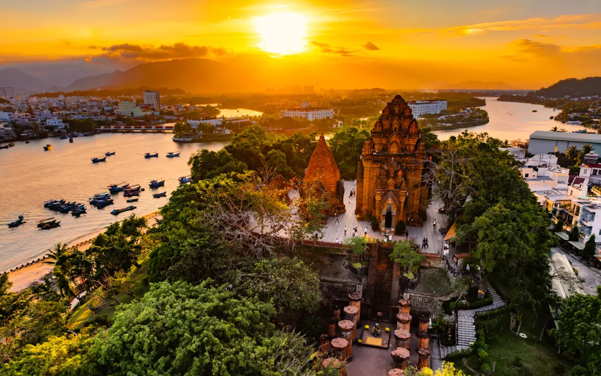 Tháp Bà Pô Nagar - điểm hẹn hấp dẫn, nơi du khách chạm vào chiều sâu văn hóa bản địa. Ảnh: Quốc Bảo