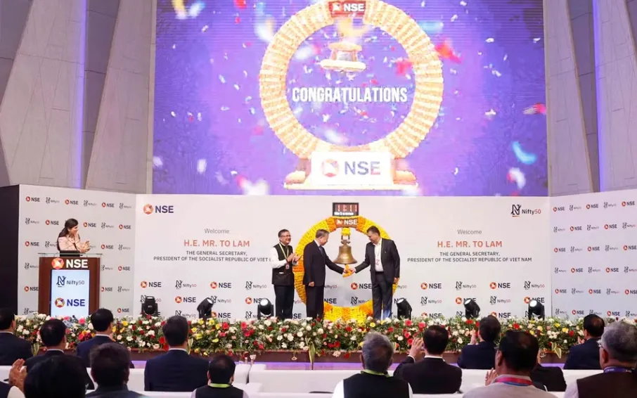 Tổng B&iacute; thư, Chủ tịch nước T&ocirc; L&acirc;m rung chu&ocirc;ng tại S&agrave;n giao dịch Chứng kho&aacute;n Quốc gia Ấn Độ - Ảnh 3.