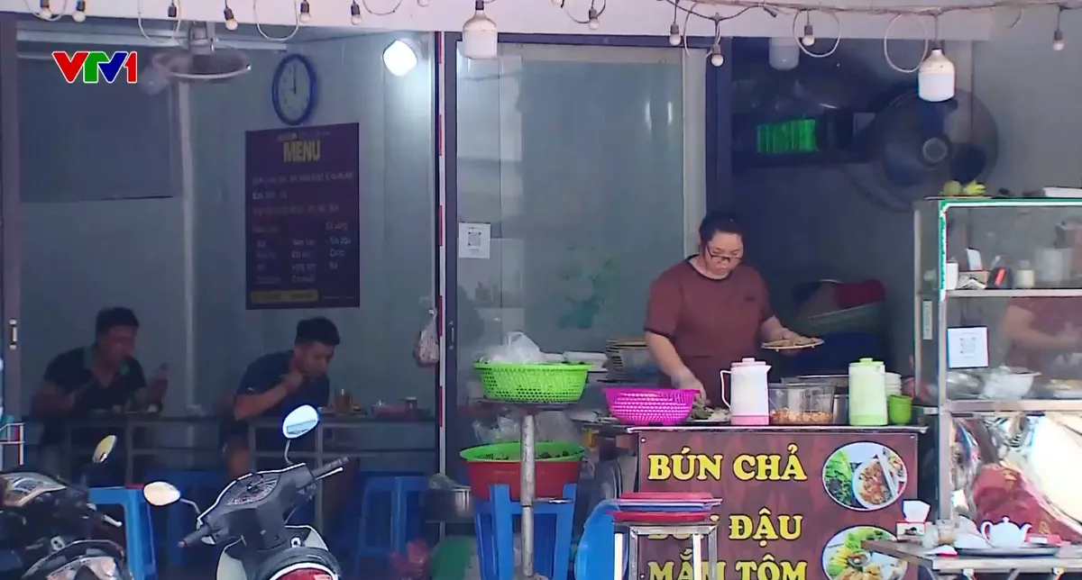 Bị cắt điện, buộc dừng hoạt động, nhiều xưởng xây dựng trái phép trên đất nông nghiệp ở Hà Nội vẫn phớt lờ - Ảnh 2.