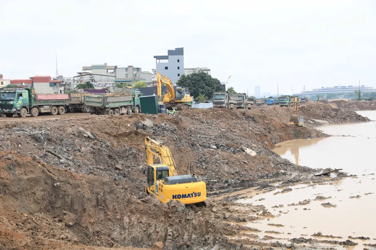 B&iacute; thư Th&agrave;nh ủy H&agrave; Nội: "Hiện thực h&oacute;a Luật Thủ đ&ocirc;, th&aacute;o gỡ điểm nghẽn để bứt ph&aacute;" - Ảnh 2.
