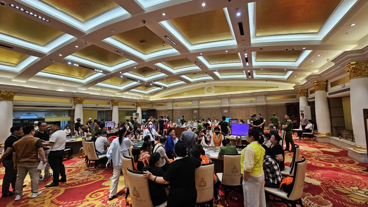 Triệt ph&aacute; tụ điểm đ&aacute;nh bạc n&uacute;p b&oacute;ng khu vui chơi giải tr&iacute; ở bi&ecirc;n giới Lạng Sơn, thu giữ tr&ecirc;n 300 tỷ đồng- Ảnh 3.