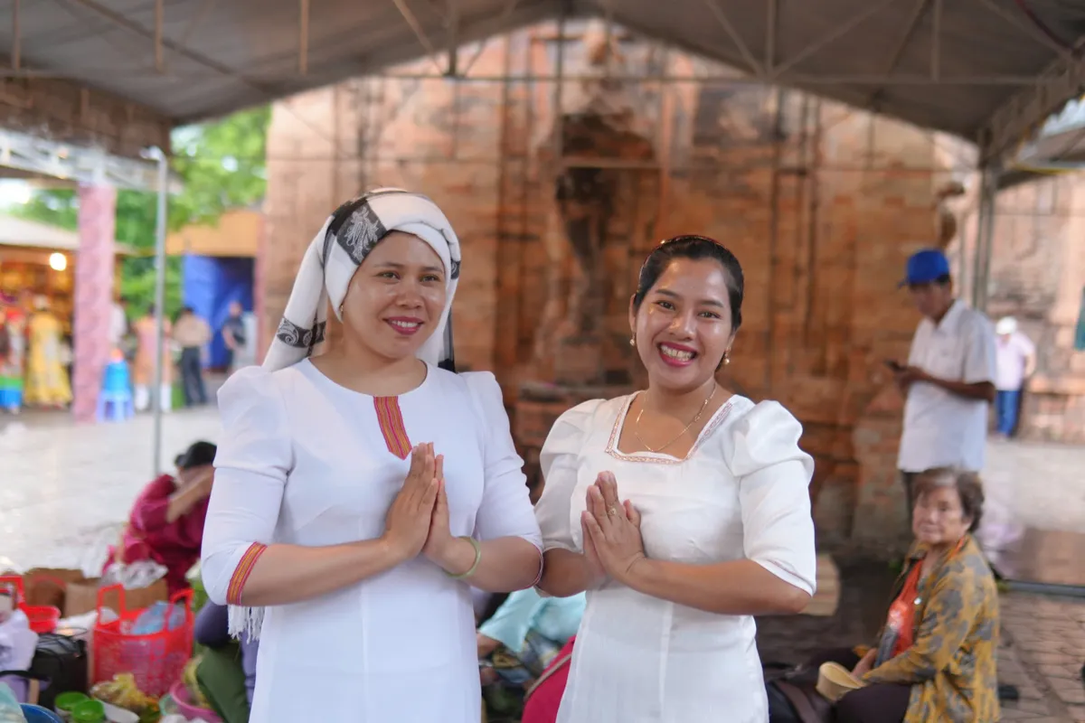 Lễ hội Th&aacute;p B&agrave; P&ocirc; Nagar - điểm hẹn hấp dẫn, nơi du kh&aacute;ch chạm v&agrave;o chiều s&acirc;u văn h&oacute;a bản địa - Ảnh 6.