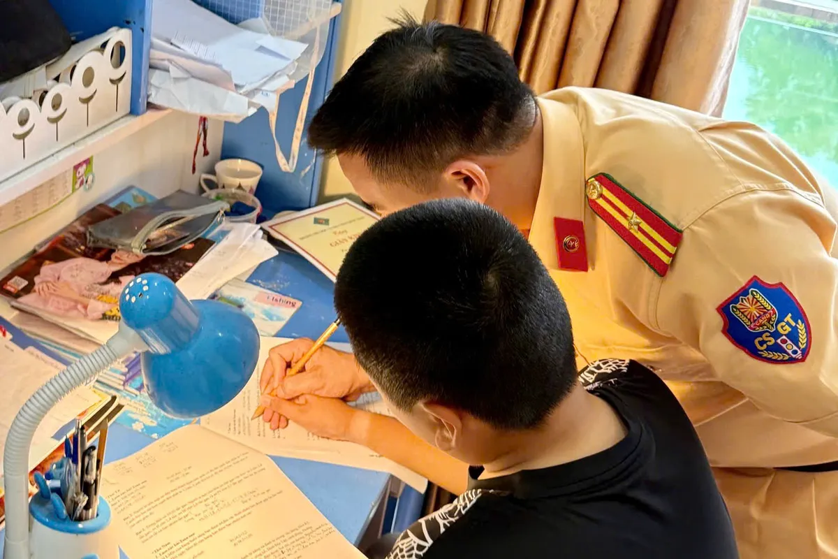 Ấm &aacute;p t&igrave;nh đồng ch&iacute; trong h&agrave;nh tr&igrave;nh chắp c&aacute;nh những ước mơ - Ảnh 1.