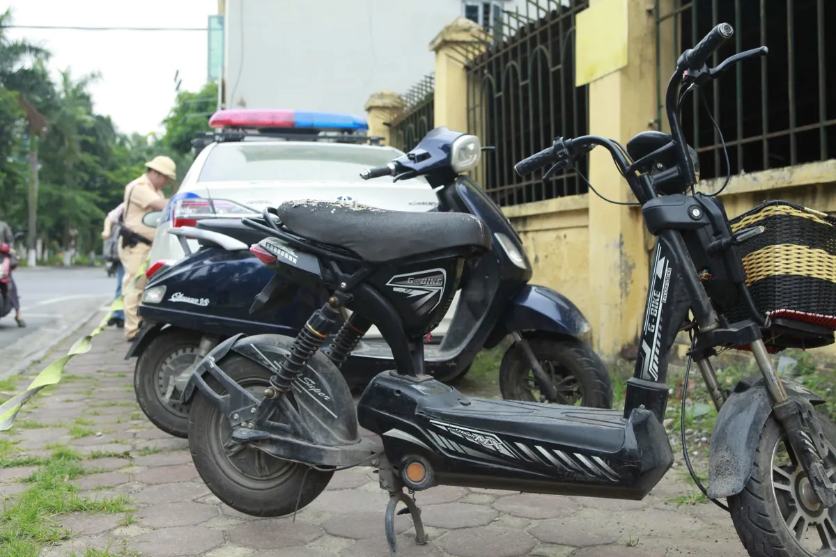 H&agrave; Nội: Tăng cường kiểm so&aacute;t xe m&aacute;y điện thay đổi kết cấu tại cổng trường- Ảnh 2.