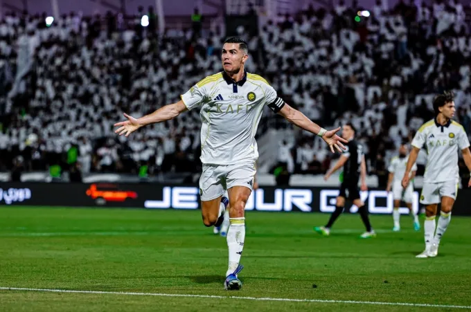 Cristiano Ronaldo lập cột mốc lịch sử với 100 bàn tại ba giải VĐQG khác nhau- Ảnh 1. Cristiano Ronaldo lập cột mốc lịch sử với 100 bàn tại ba giải VĐQG khác nhau- Ảnh 1.