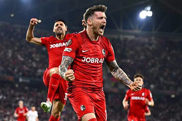 Aston Villa v&agrave; Freiburg v&agrave;o chung kết Europa League sau những m&agrave;n ngược d&ograve;ng ấn tượng- Ảnh 2.