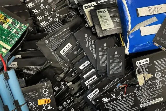 Cảnh b&aacute;o 5 vị tr&iacute; nguy hiểm khi cất giữ pin lithium-ion- Ảnh 1.