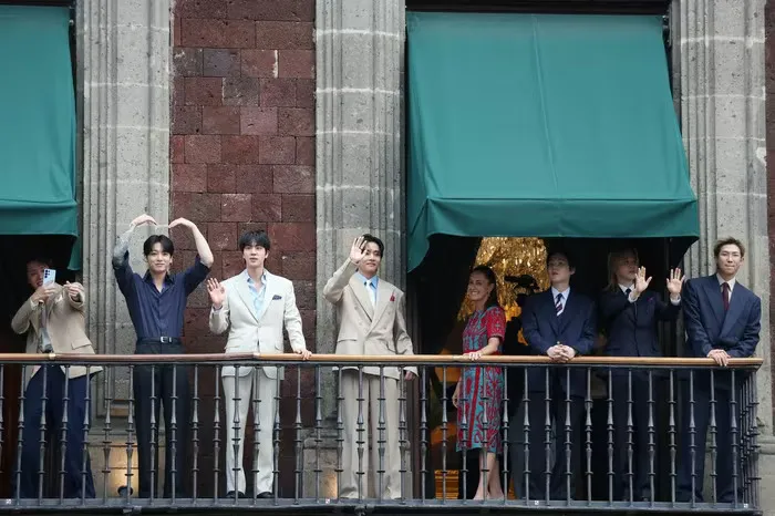 Khởi đầu ấn tượng của BTS trước thềm concert tại Mexico - Ảnh 5.